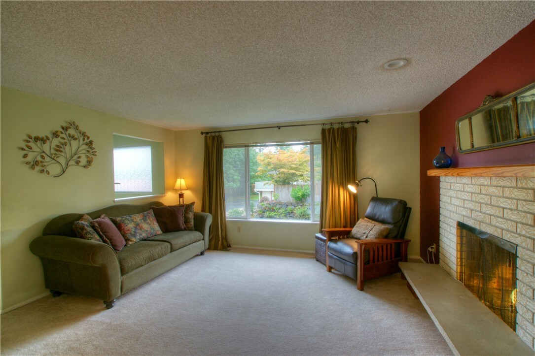 Property Photo: 16813 1st Ave SE WA 98012