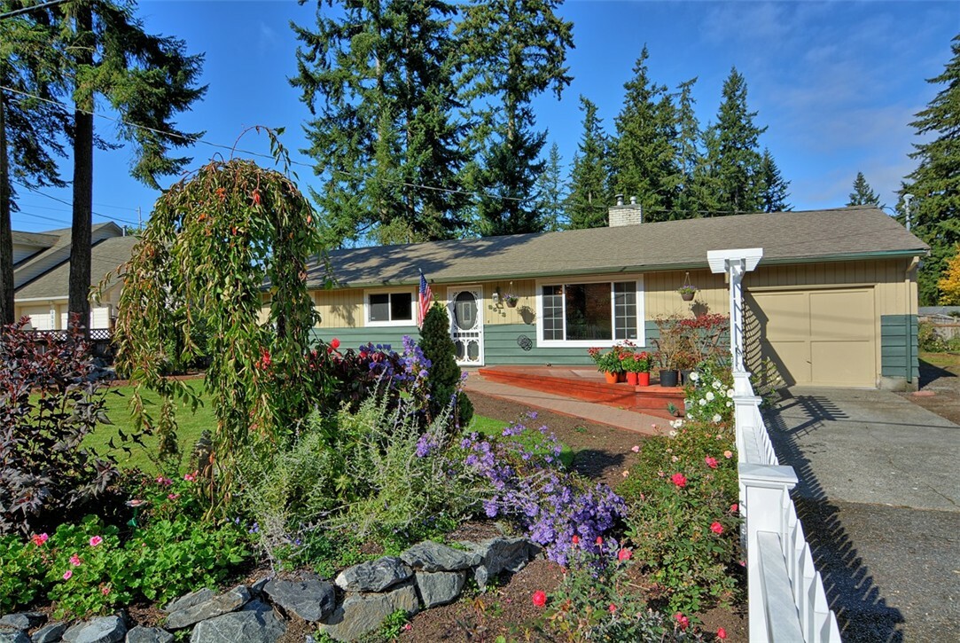 Property Photo:  9513 224th St SW  WA 98020 