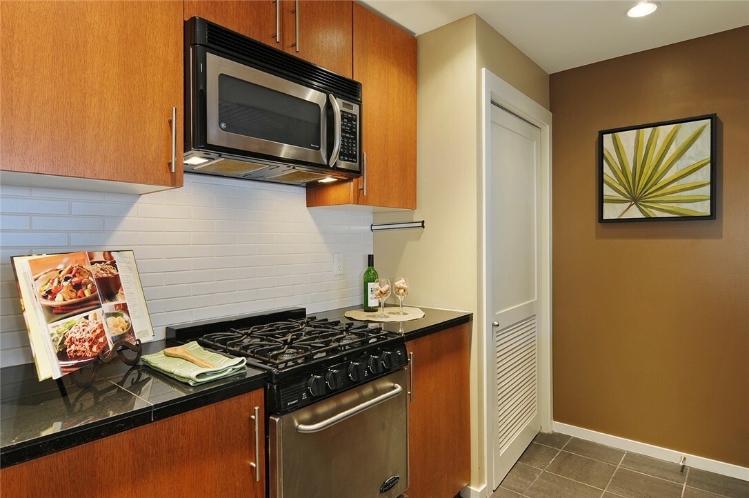 Property Photo:  2721 1st Ave 501  WA 98121 