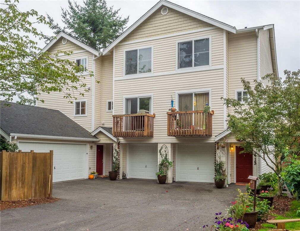 Property Photo:  413 Grove St C  WA 98290 