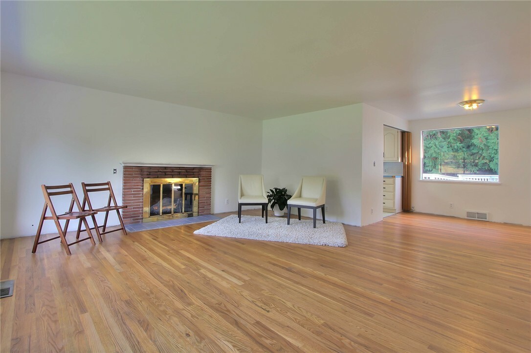 Property Photo:  9360 Forest Ct SW  WA 98136 