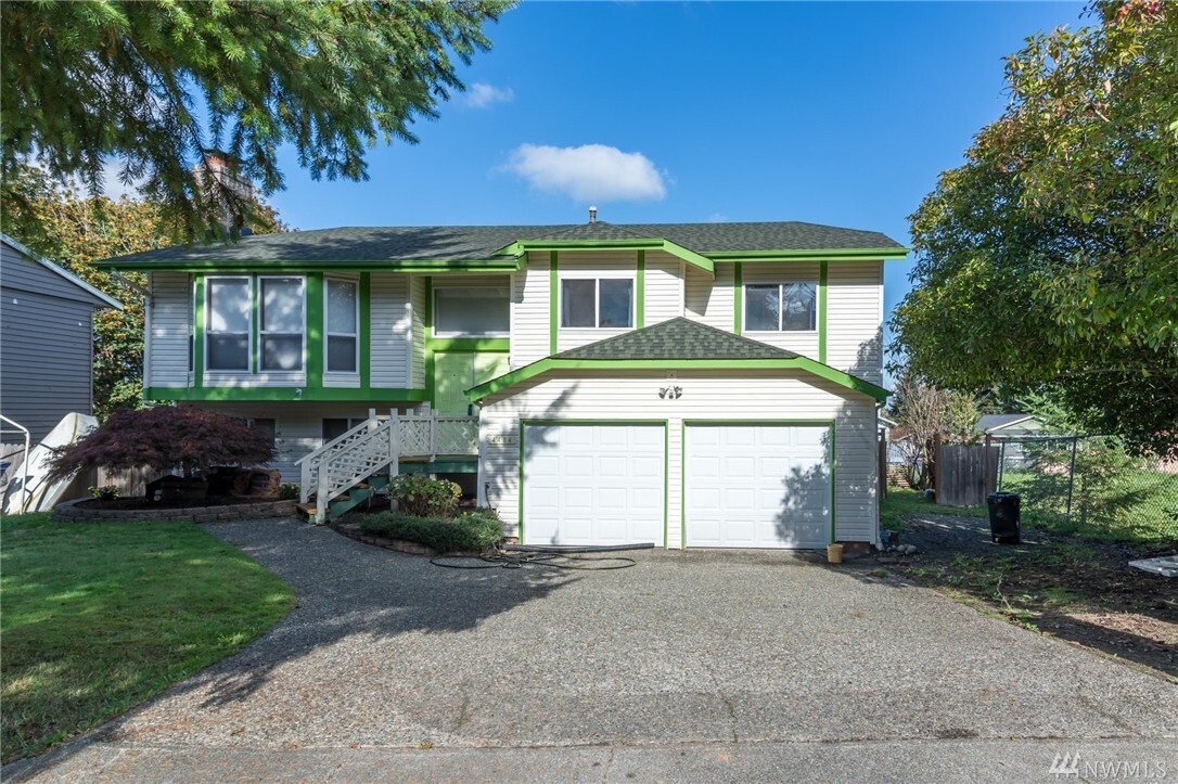 Property Photo: 4404 Somerset Lane WA 98032
