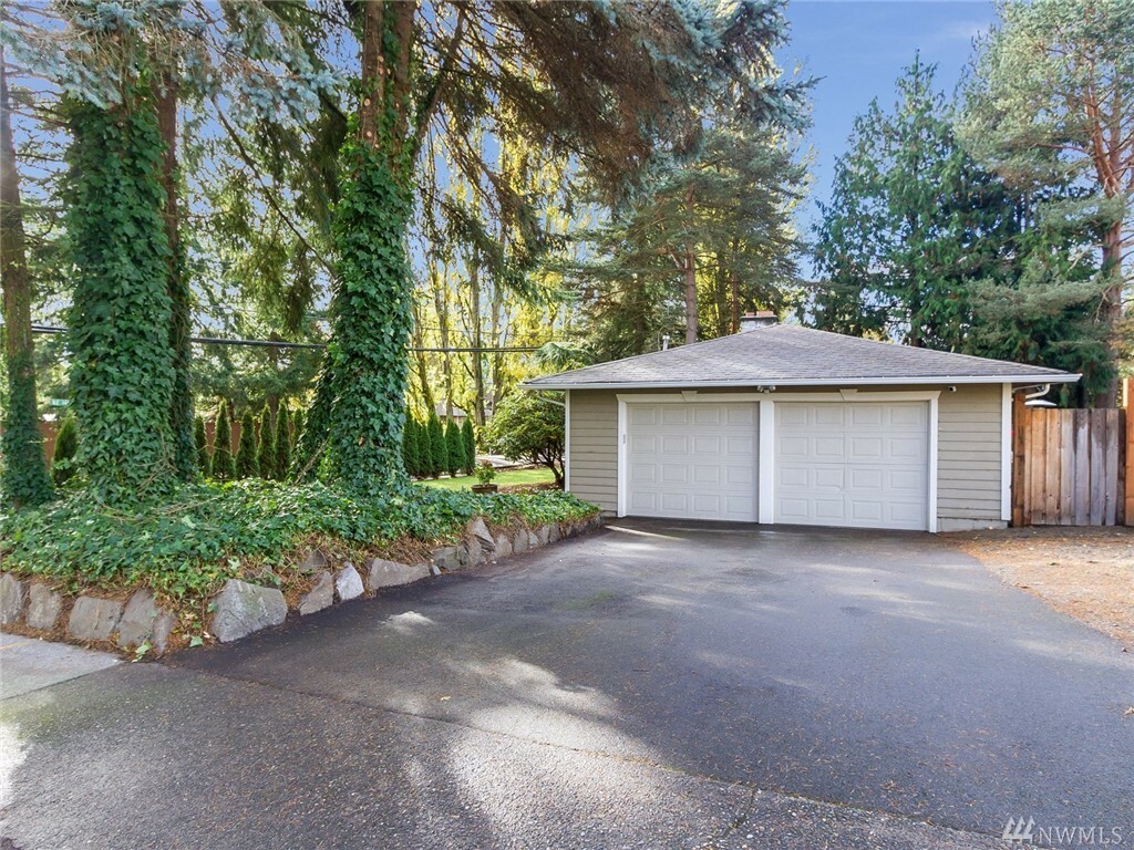 Property Photo:  8202 NE 141st St  WA 98034 