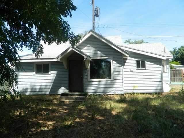 Property Photo: 1503 E Olympic Ave WA 99207-4106