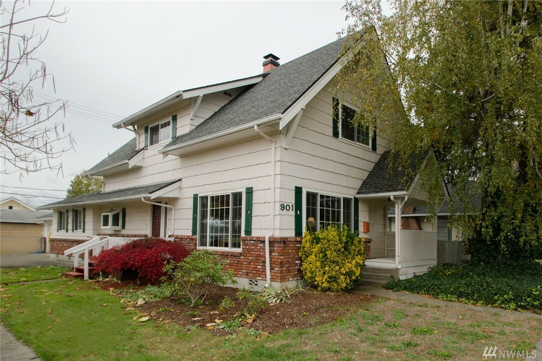 Property Photo:  901 E St  WA 98531 