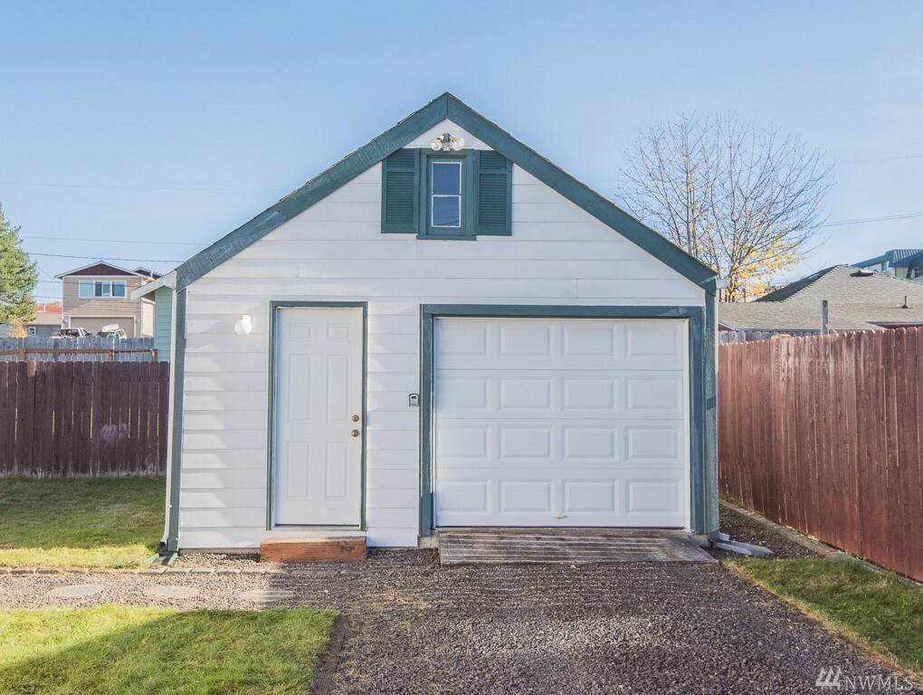 Property Photo:  2916 Robin Ave  WA 98310 