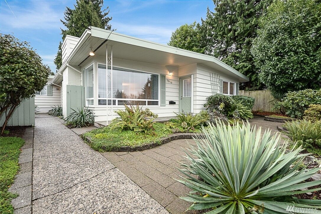 Property Photo: 1516 1st St WA 98033