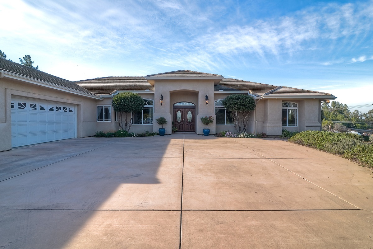 Property Photo:  28598 Old Ranch  CA 92082 