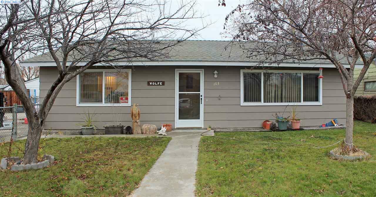 Property Photo:  103 E 15th Ave  WA 99337 