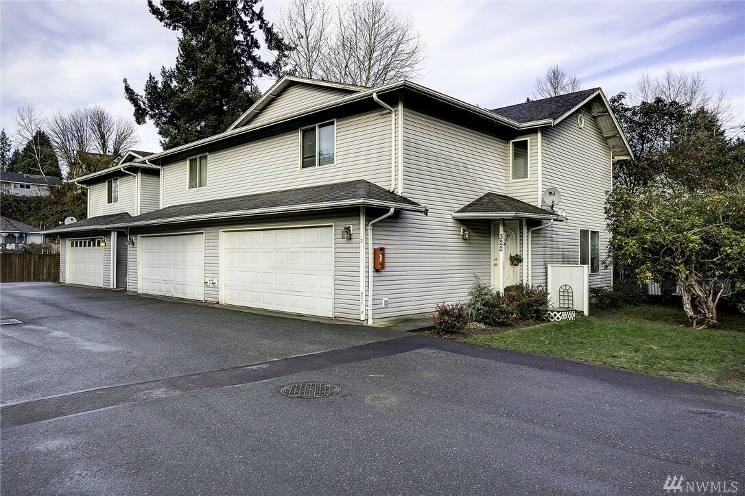 Property Photo:  322 Maple Ave  WA 98290 