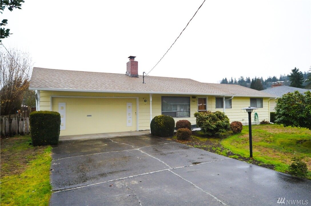 Property Photo:  1605 1st St SE  WA 98002 