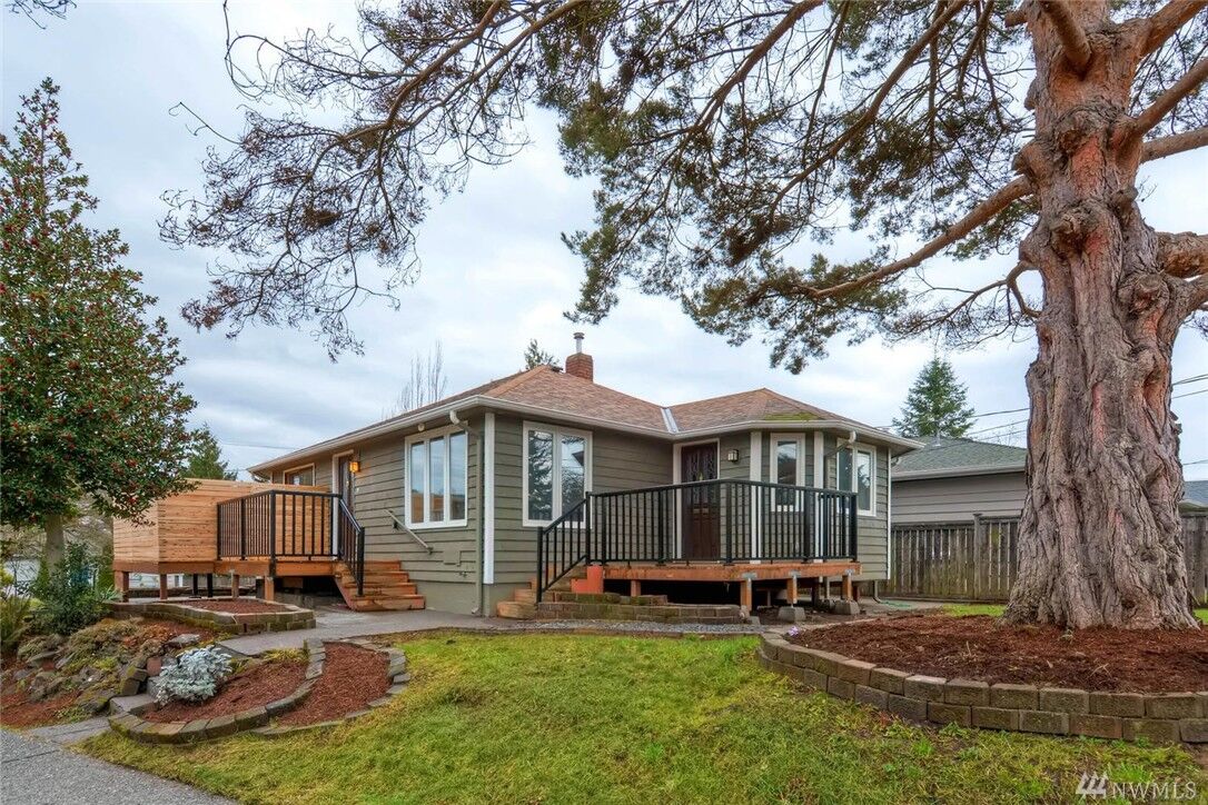 Property Photo:  4903 SW Hudson St  WA 98116 