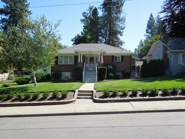 Property Photo: 1607 S Perry St WA 99203-3675
