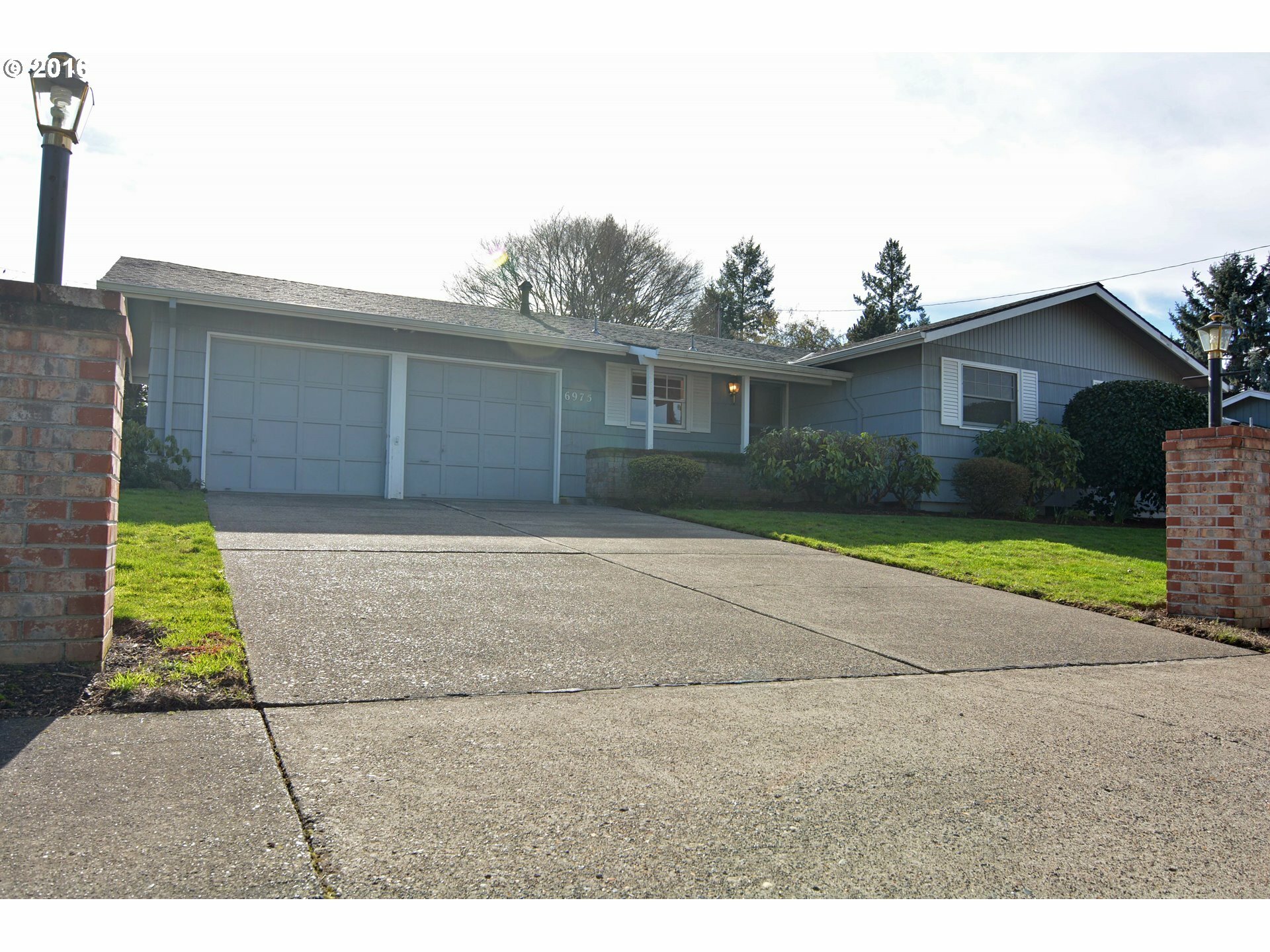Property Photo: 6975 SW Briarcliff Cir OR 97008