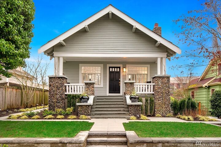 Property Photo:  2112 E Shelby St  WA 98112 