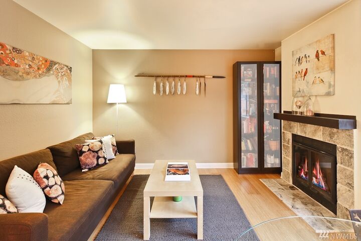 Property Photo: 756 N 72nd St 102 WA 98103