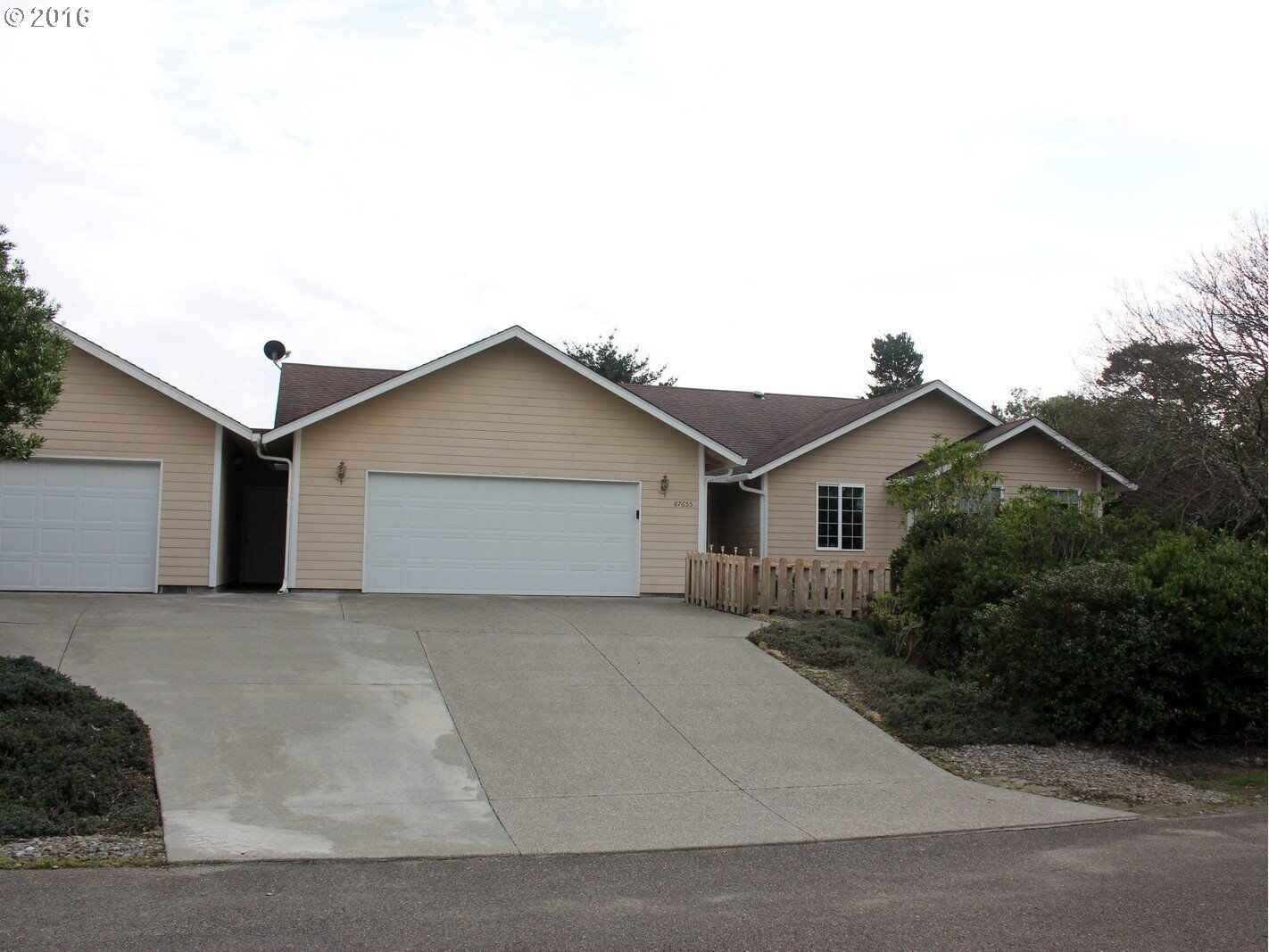 Property Photo: 87655 Woodmere West OR 97439