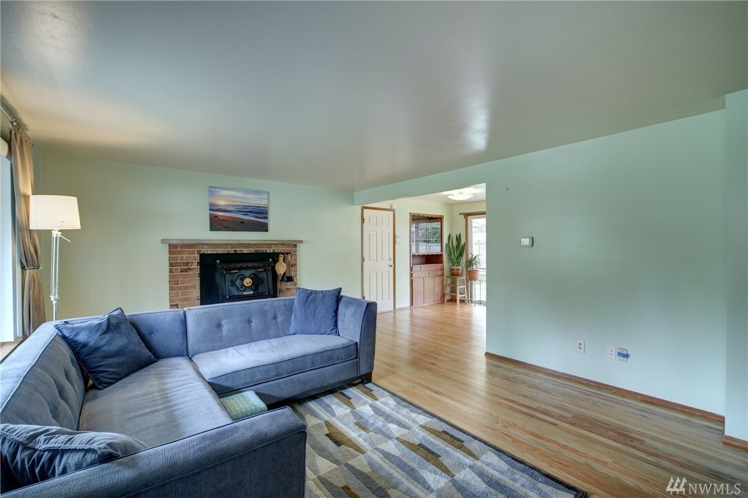 Property Photo: 4602 233rd St SW WA 98043