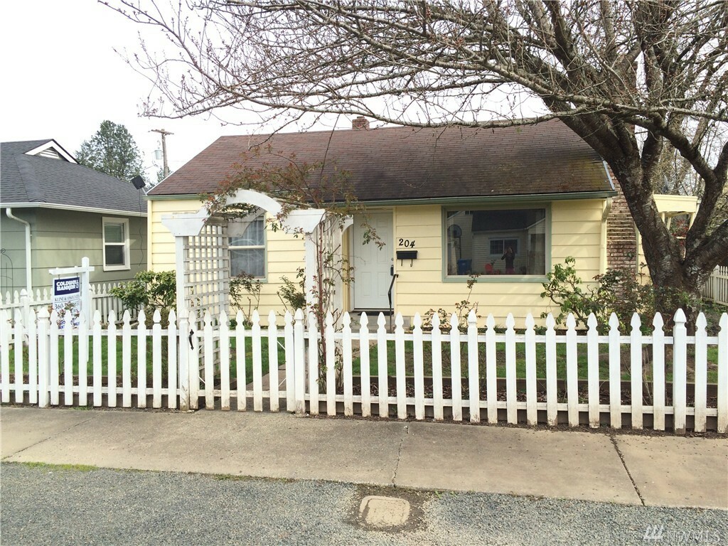 Property Photo:  204 Latona St  WA 98531 