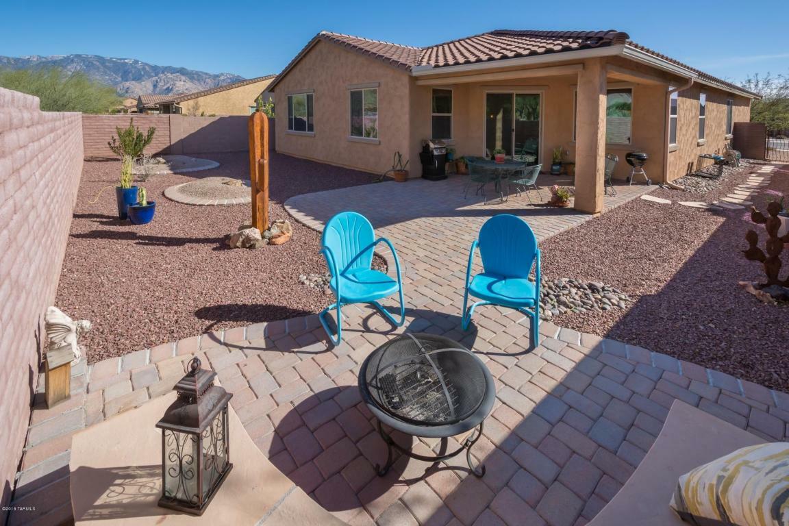 Property Photo:  265 E Painted Pottery Place  AZ 85755 