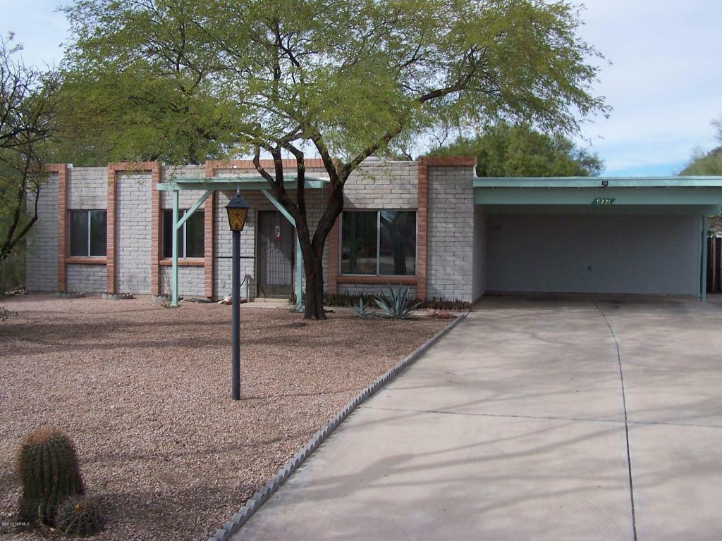 Property Photo:  9221 N Macaw Place  AZ 85742 