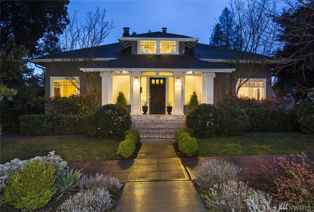 Property Photo:  1222 37th Ave E  WA 98112 