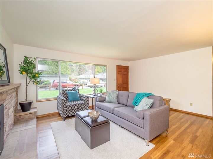 Property Photo:  615 N 180th St  WA 98133 