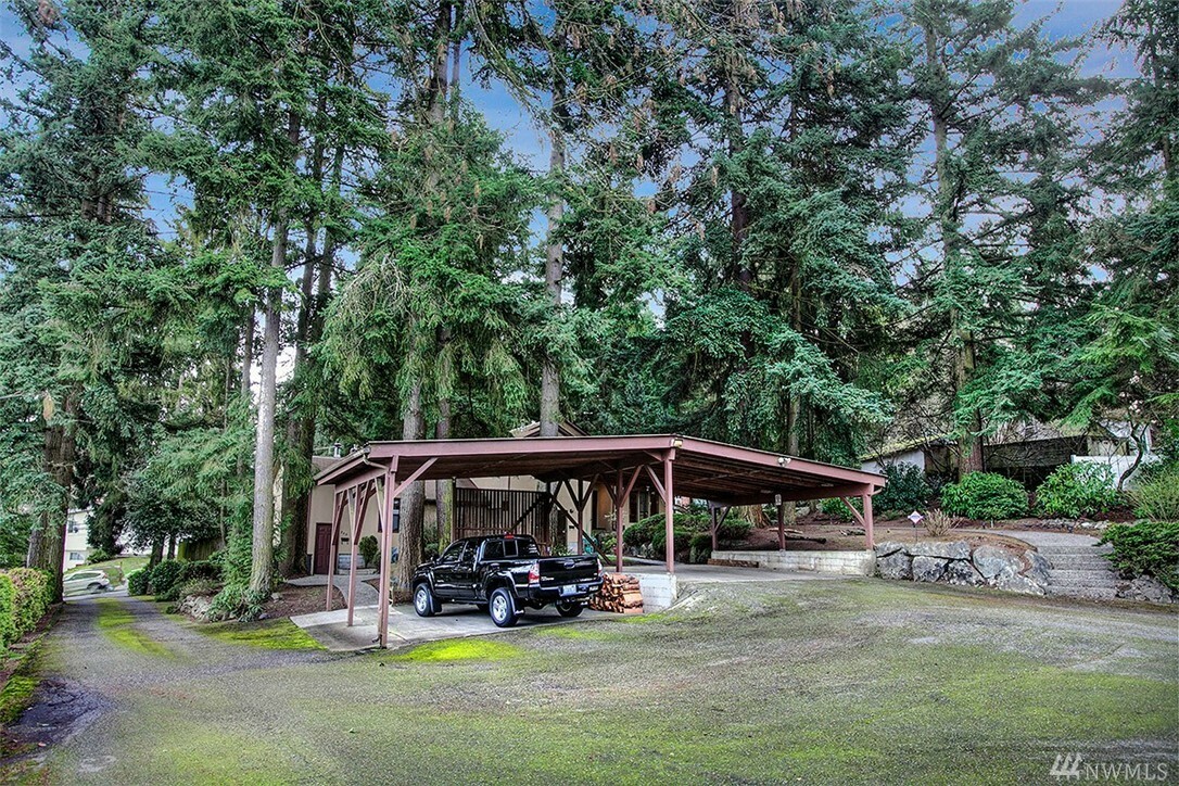 Property Photo:  240 S Normandy Rd  WA 98148 