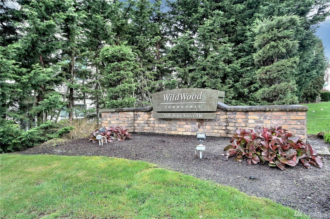 Property Photo: 3116 164th St SW 1617 WA 98086