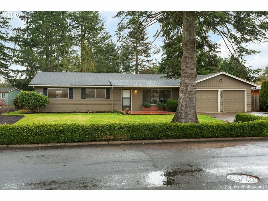 Property Photo: 401 N Santa Fe Dr WA 98661