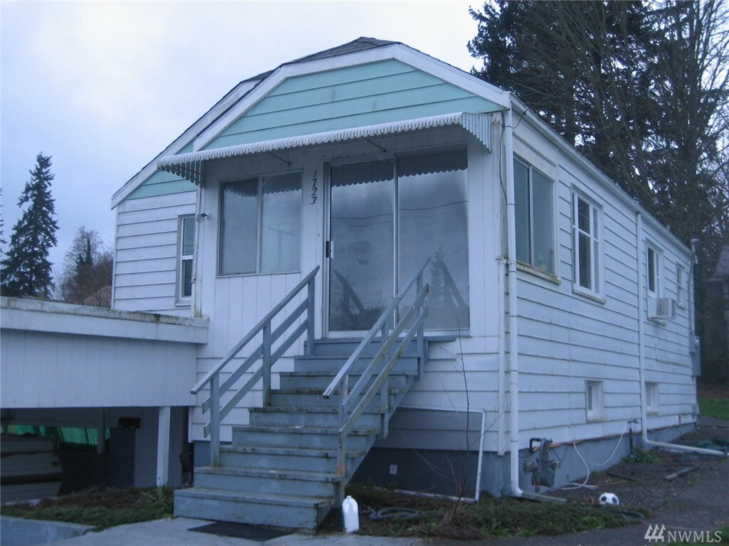 Property Photo:  1723 Snyder Ave  WA 98312 