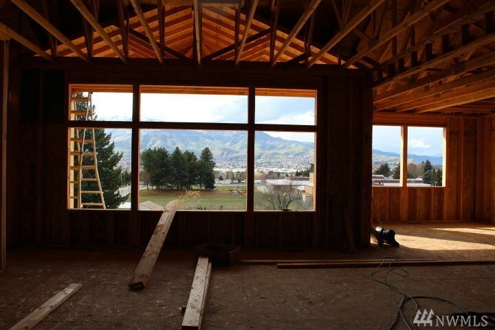Property Photo: 277 23rd St NE WA 98802