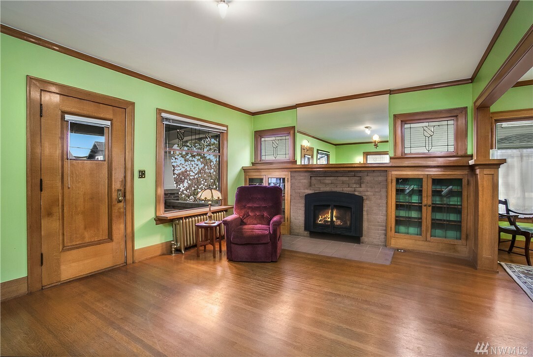 Property Photo: 4553 Thackeray Place NE WA 98105