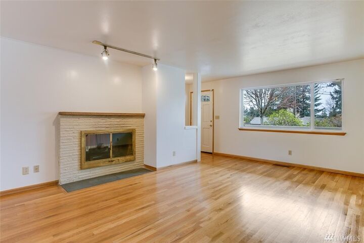 Property Photo: 19348 2nd Ave NW WA 98177