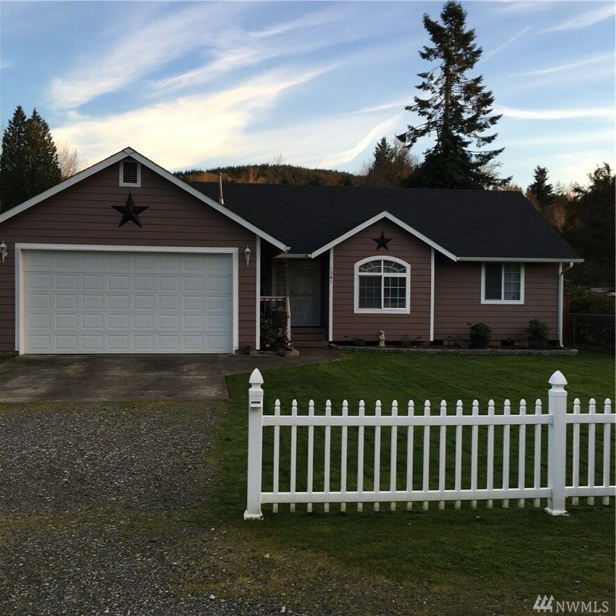 Property Photo:  1341 Park Ave E  WA 98589 
