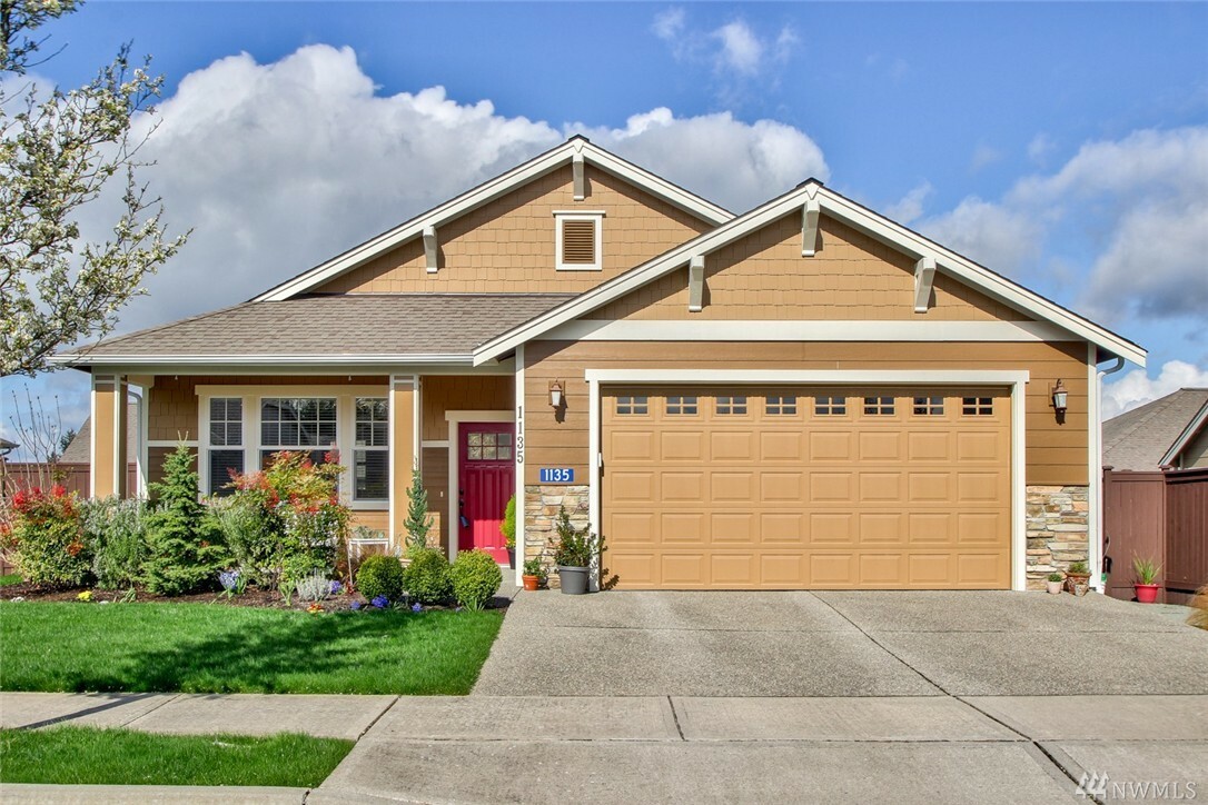 Property Photo: 1135 Chestnut Lp WA 98274