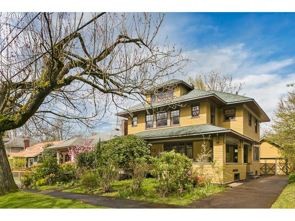 Property Photo:  3247 NE Glisan St  OR 97232 