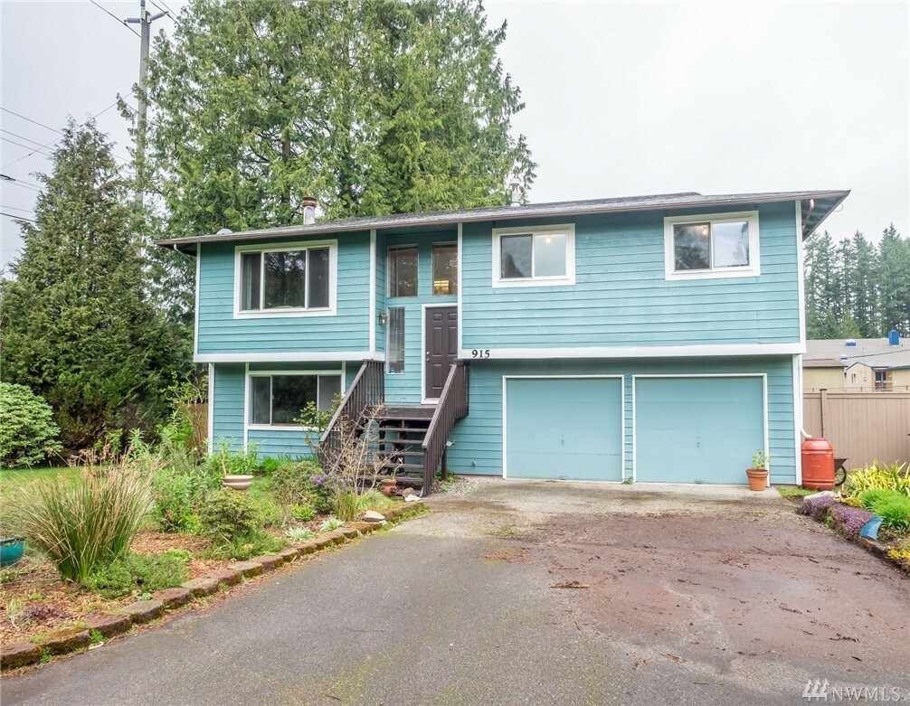 Property Photo:  915 218th Place SE  WA 98021 