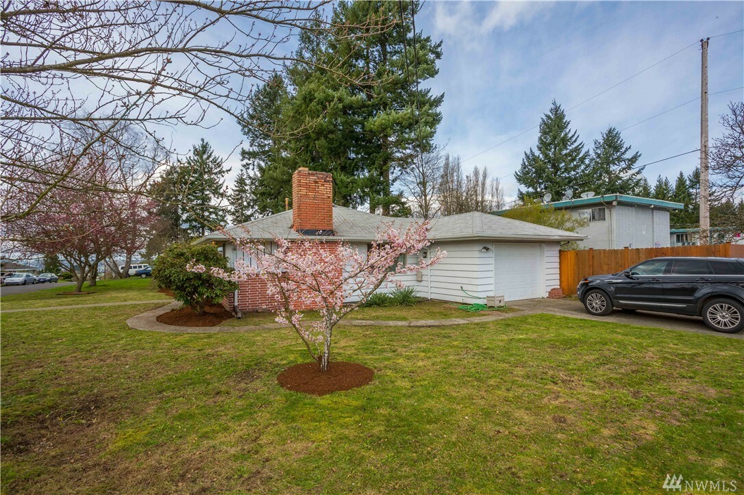 Property Photo:  3414 NE 11th Place  WA 98056 