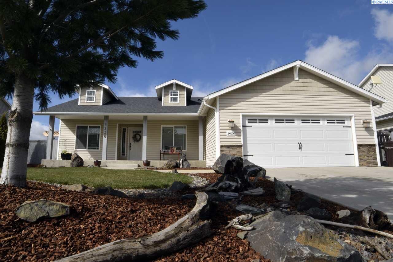 Property Photo:  2435 NW Robert Street  WA 99163 