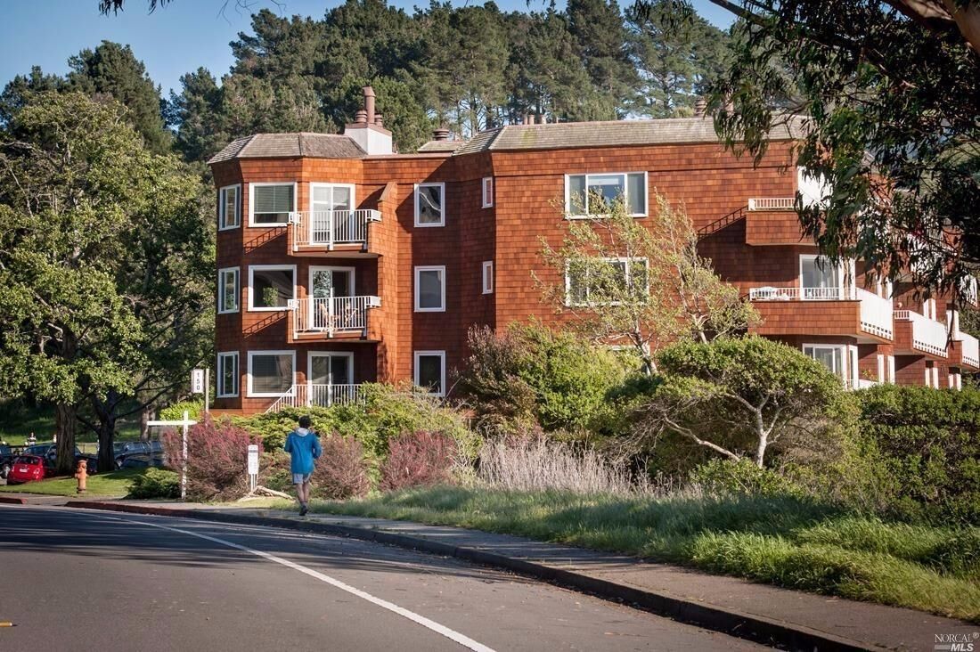 Property Photo:  150 Seminary Drive 2F  CA 94941 