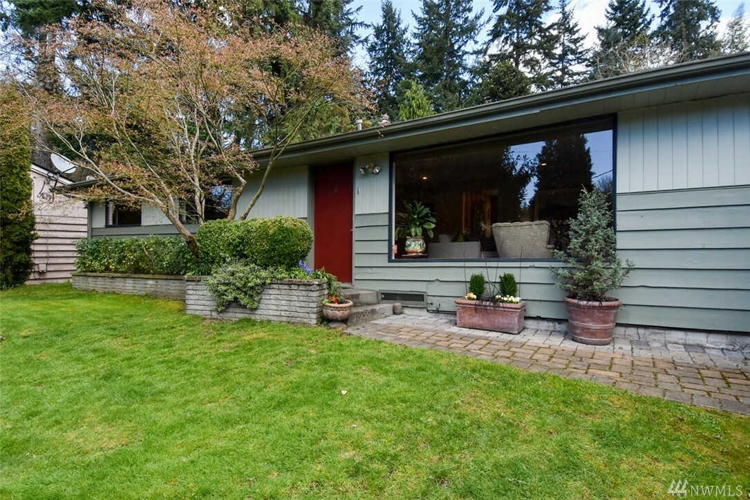 Property Photo:  8818 Ravenna Ave NE  WA 98115 