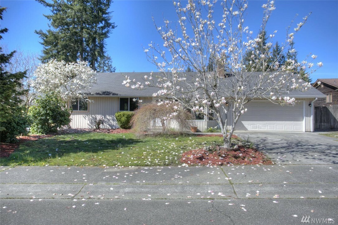 Property Photo: 11116 31st Ave SE WA 98208