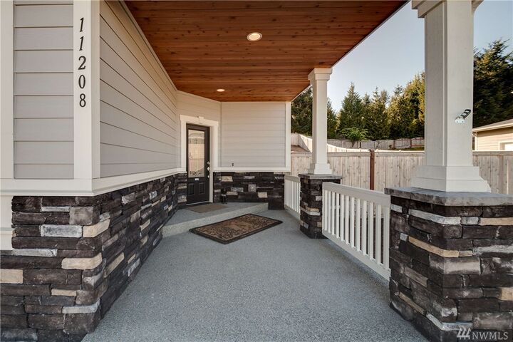 Property Photo: 11208 Shawnee Rd E WA 98374