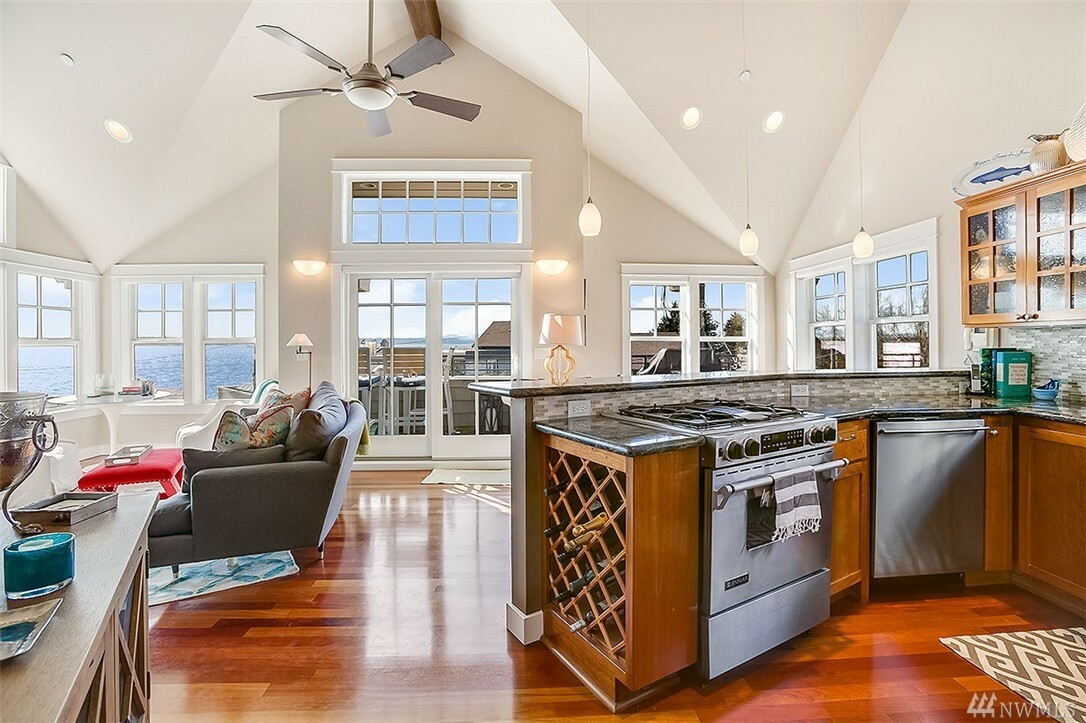 Property Photo: 3216 Alki Ave SW A WA 98116