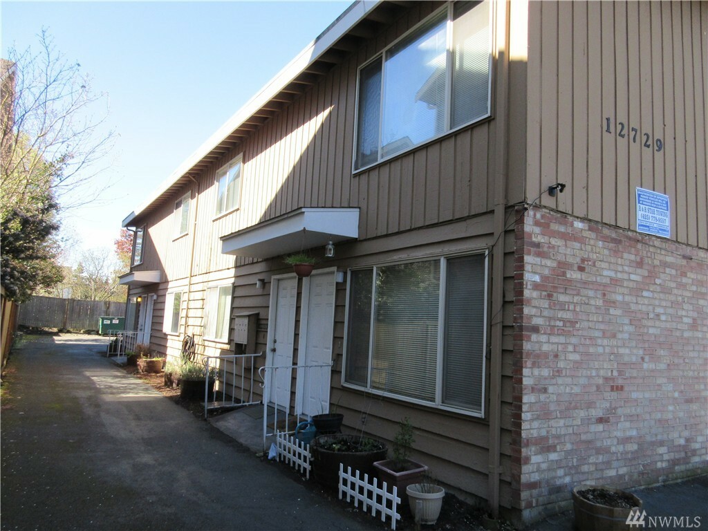 Property Photo:  12729 Greenwood Ave N  WA 98133 