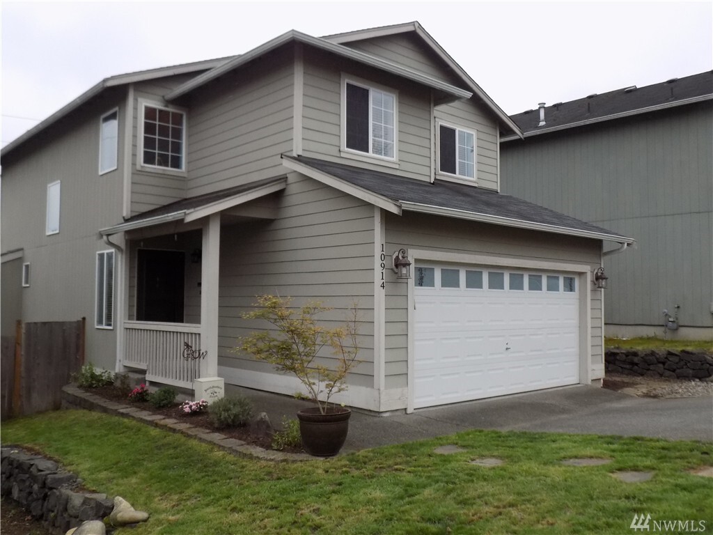 Property Photo:  10914 181st Avenue Pl E  WA 98391 