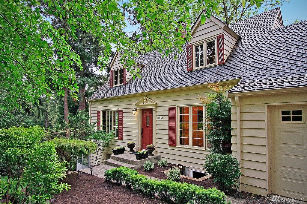Property Photo:  10607 NE 110th Street  WA 98033 