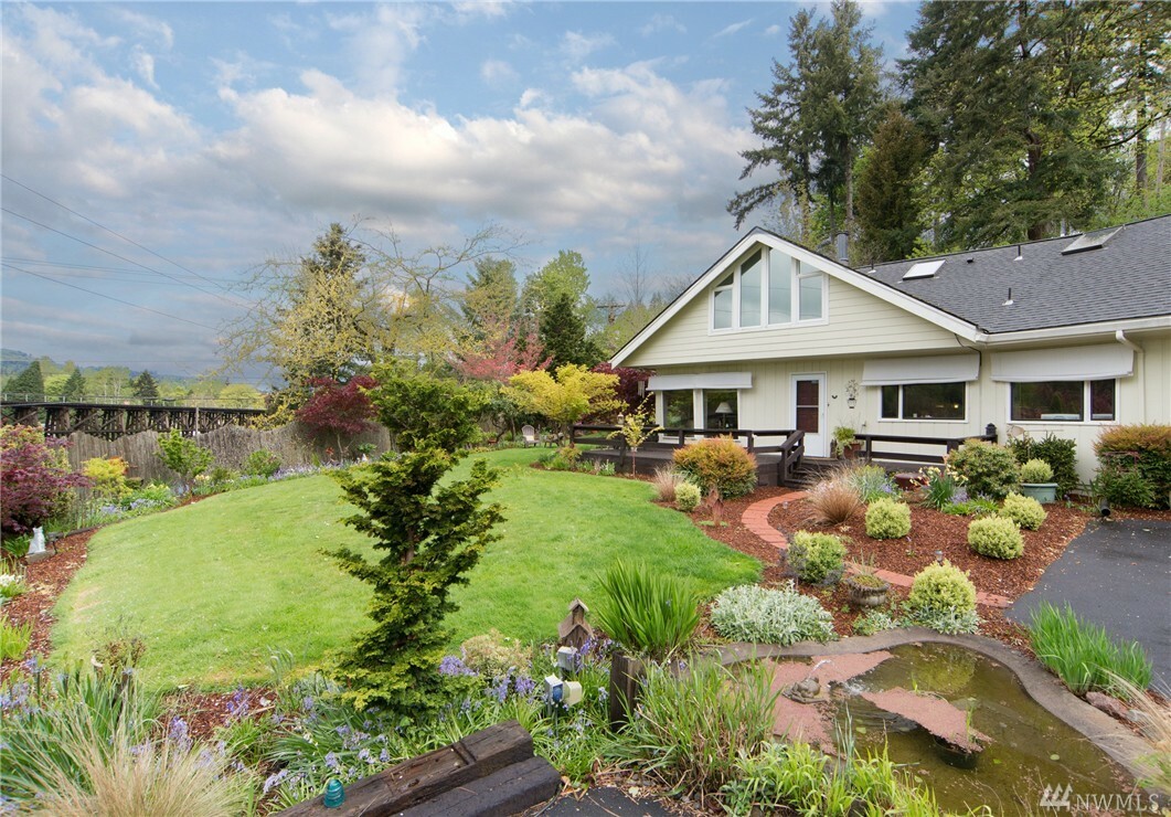 Property Photo:  101 Holcomb Avenue  WA 98626 