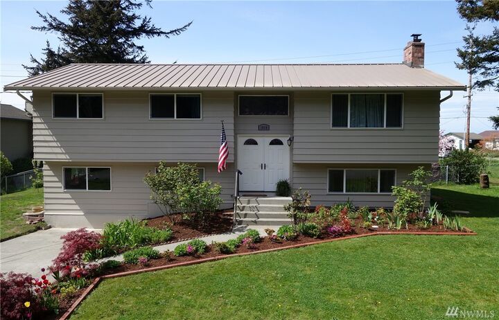 Property Photo:  1919 Island View Rd  WA 98277 